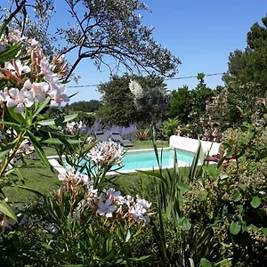 https://gite-en-provence-loliveraie-piscine-chauffee-spa.fr-provencehotel.com
